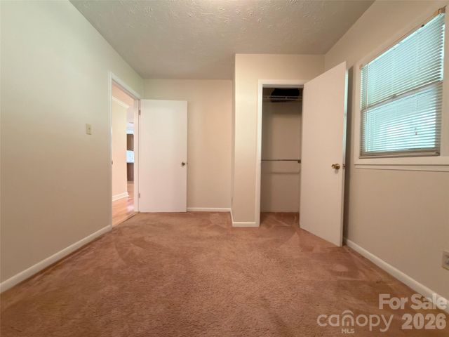 22 Mcminn Road, Hendersonville, NC 28792