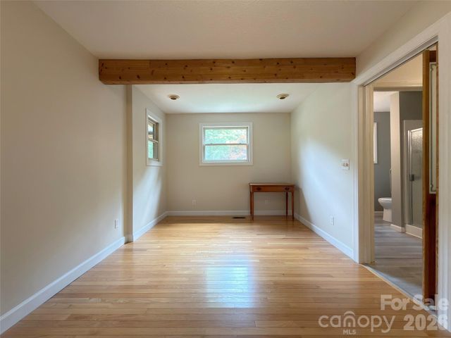 22 Mcminn Road, Hendersonville, NC 28792