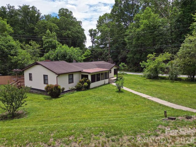22 Mcminn Road, Hendersonville, NC 28792