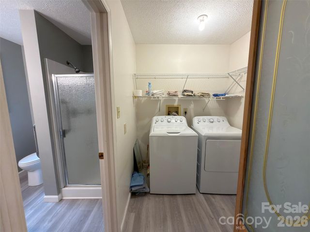 22 Mcminn Road, Hendersonville, NC 28792