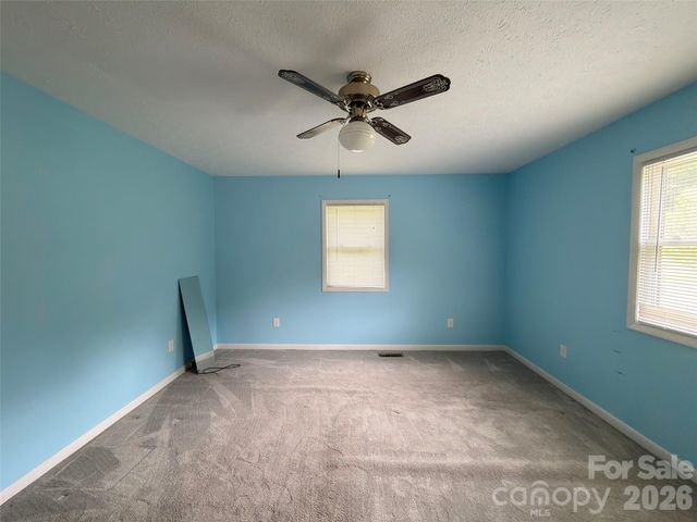 22 Mcminn Road, Hendersonville, NC 28792
