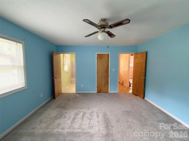 22 Mcminn Road, Hendersonville, NC 28792