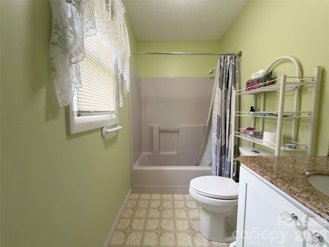 22 Mcminn Road, Hendersonville, NC 28792