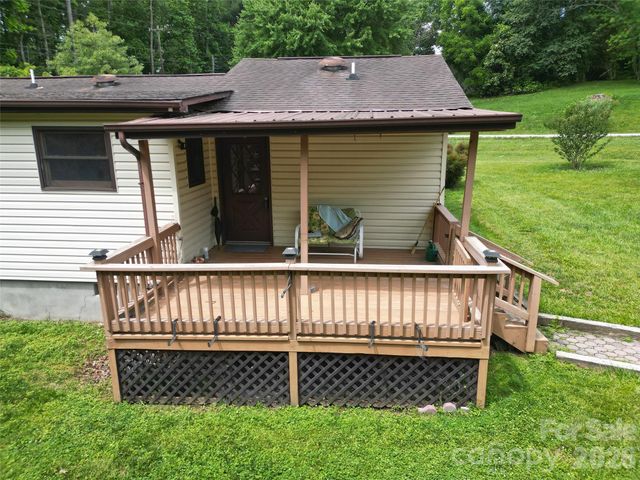 22 Mcminn Road, Hendersonville, NC 28792