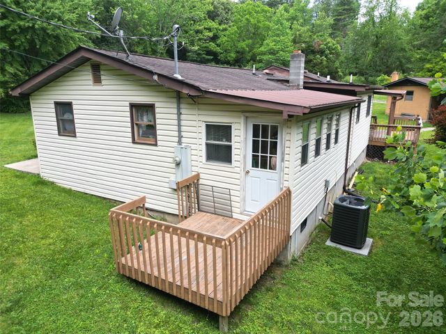 22 Mcminn Road, Hendersonville, NC 28792