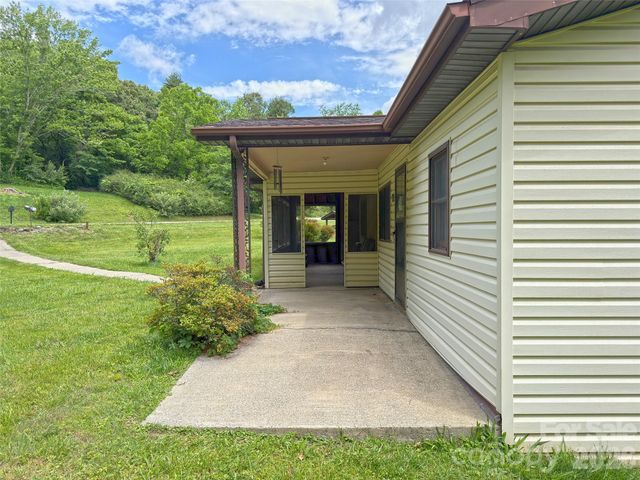 22 Mcminn Road, Hendersonville, NC 28792