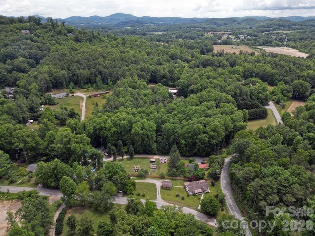 22 Mcminn Road, Hendersonville, NC 28792