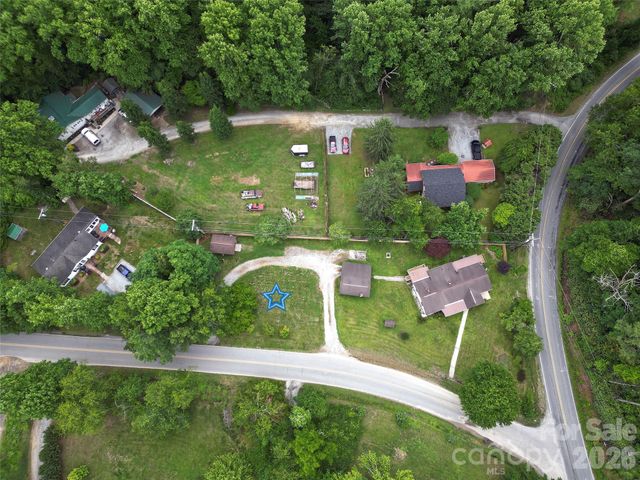 22 Mcminn Road, Hendersonville, NC 28792