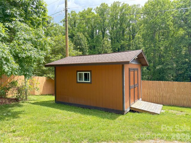 22 Mcminn Road, Hendersonville, NC 28792