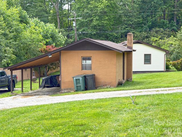 22 Mcminn Road, Hendersonville, NC 28792