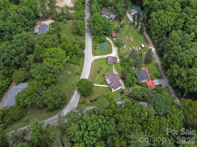22 Mcminn Road, Hendersonville, NC 28792