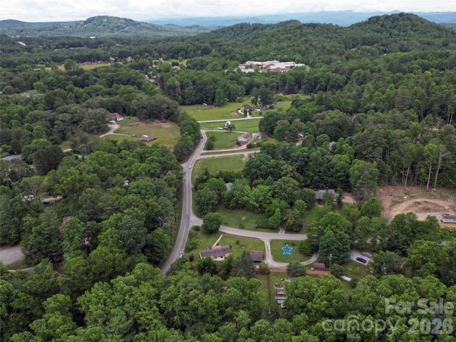 22 Mcminn Road, Hendersonville, NC 28792