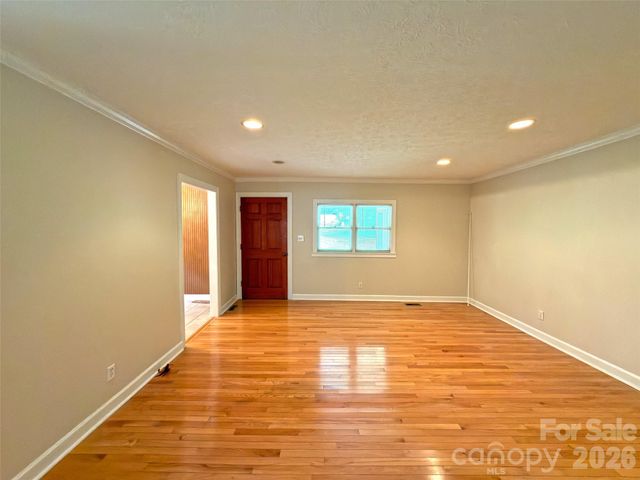 22 Mcminn Road, Hendersonville, NC 28792