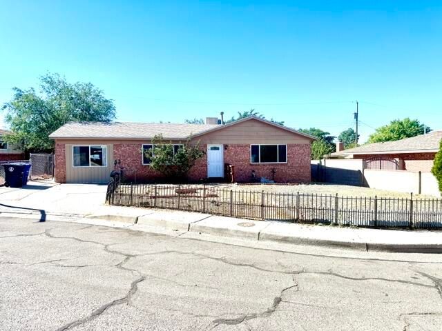 11916 Euclid Court NE, Albuquerque, NM 87112