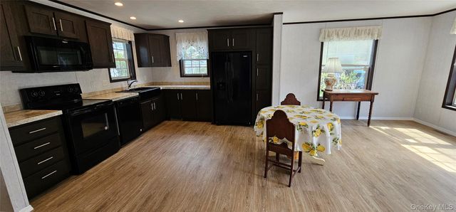 525-B26 Riverleigh Avenue B26, Riverhead, NY 11901