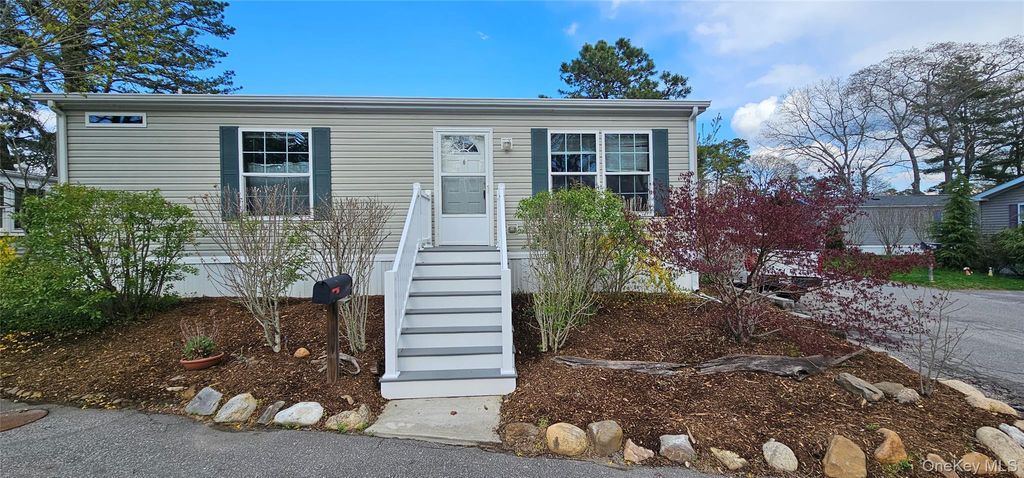 525-B26 Riverleigh Avenue B26, Riverhead, NY 11901