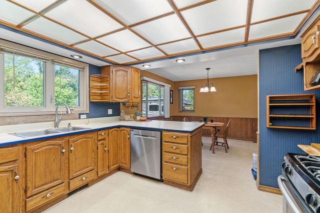 5510 James Avenue N, Brooklyn Center, MN 55430