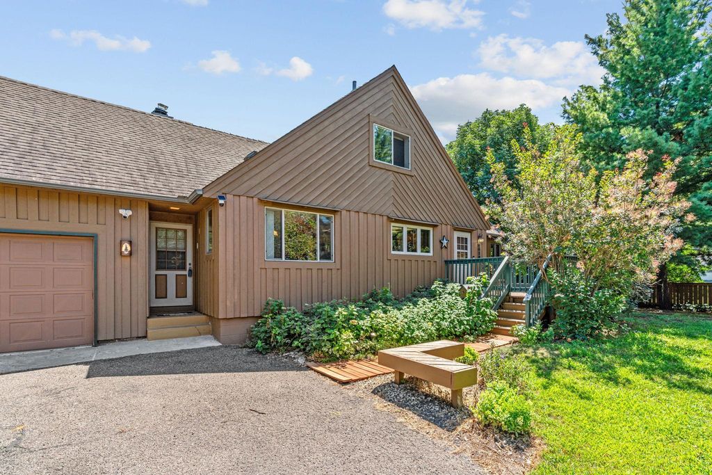 5510 James Avenue N, Brooklyn Center, MN 55430