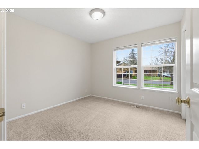 811 VIRGIL Ave, Eugene, OR 97404