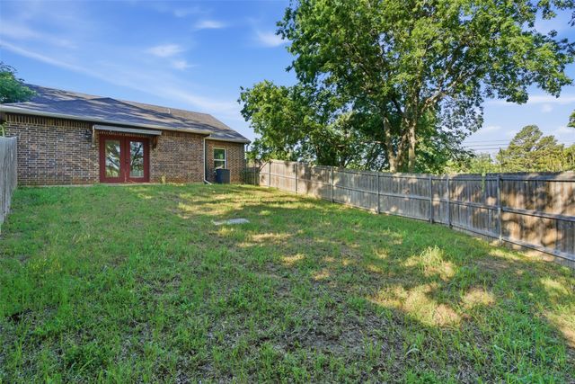 1731 W Elm Street, Denison, TX 75020