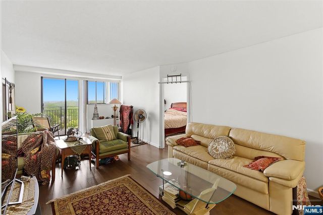 235 Prospect Avenue 10H, Hackensack, NJ 07601