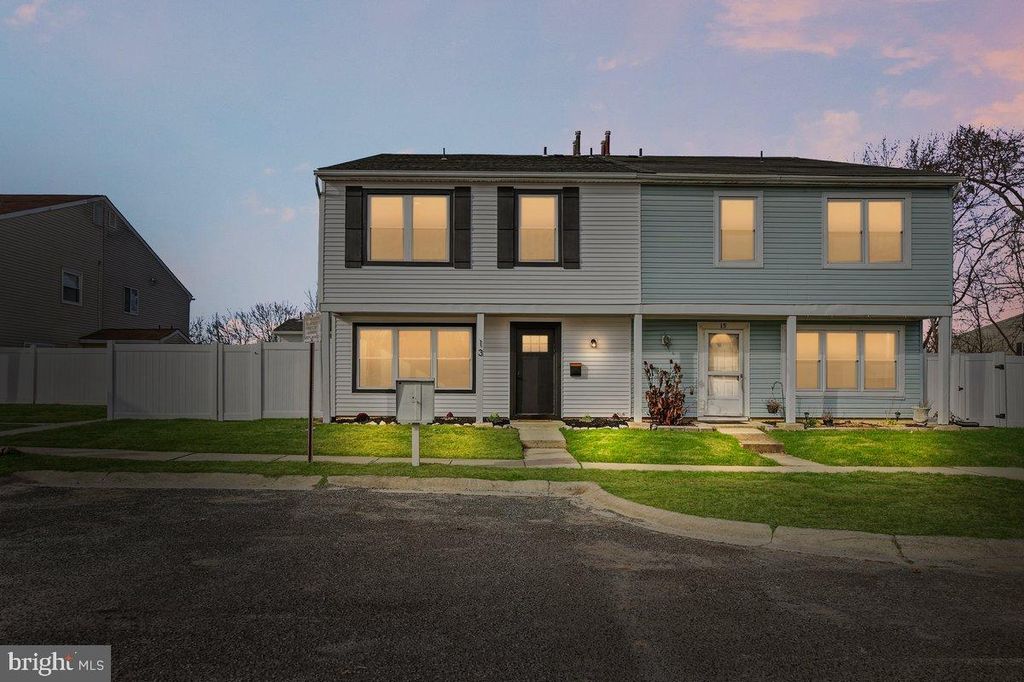 13 LAMONT CT, Sicklerville, NJ 08081