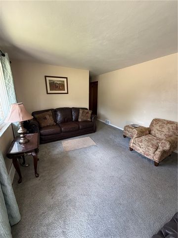 572 Guylyn Dr, Penn Hills, PA 15235