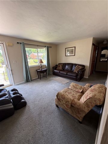 572 Guylyn Dr, Penn Hills, PA 15235