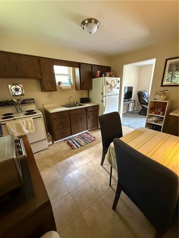 572 Guylyn Dr, Penn Hills, PA 15235