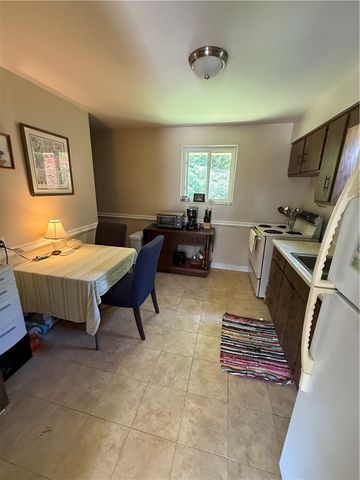572 Guylyn Dr, Penn Hills, PA 15235