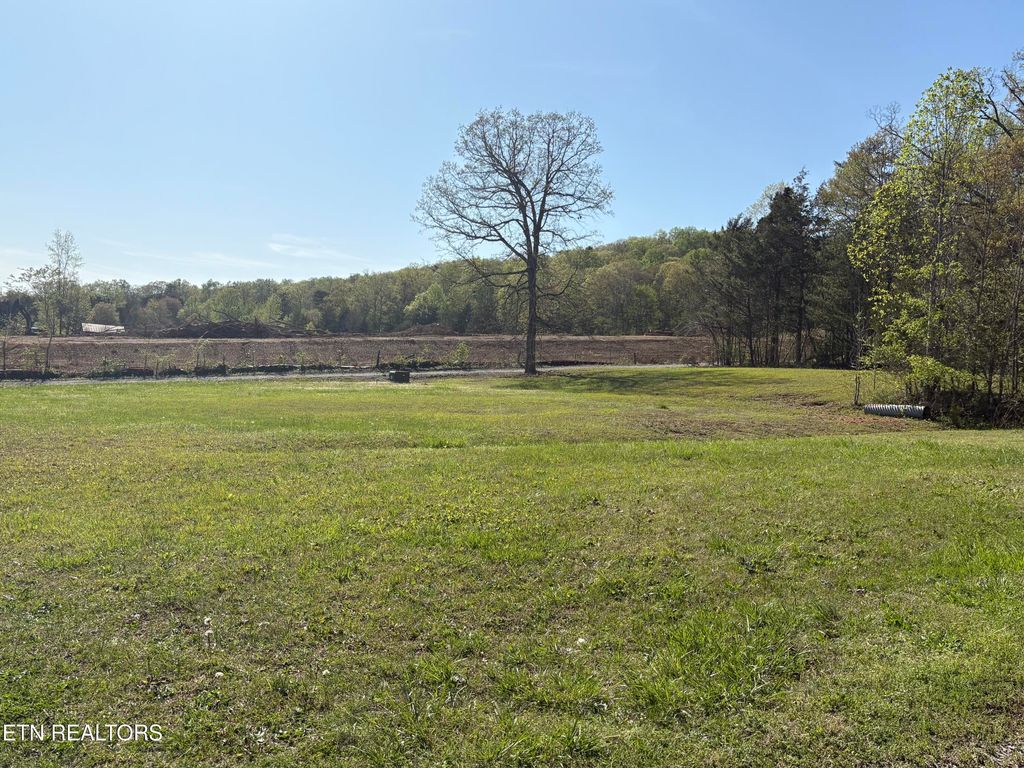 6733 Ball Rd, Knoxville, TN 37931
