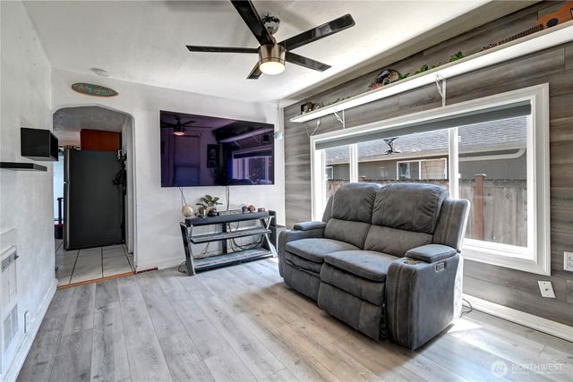 2327 Harrison Avenue, Everett, WA 98201