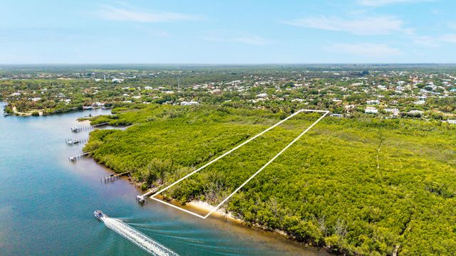 11765 SE Laurel Lane, Hobe Sound, FL 33455