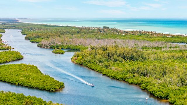 11765 SE Laurel Lane, Hobe Sound, FL 33455