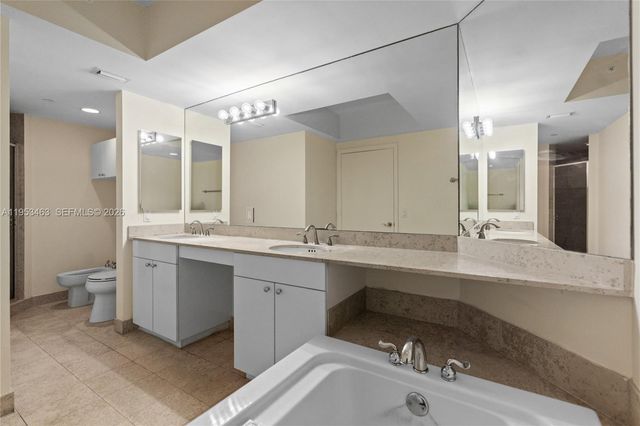 4775 Collins Ave 507, Miami Beach, FL 33140