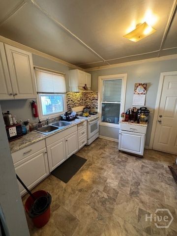 320 Forrest, Savannah, GA 31404