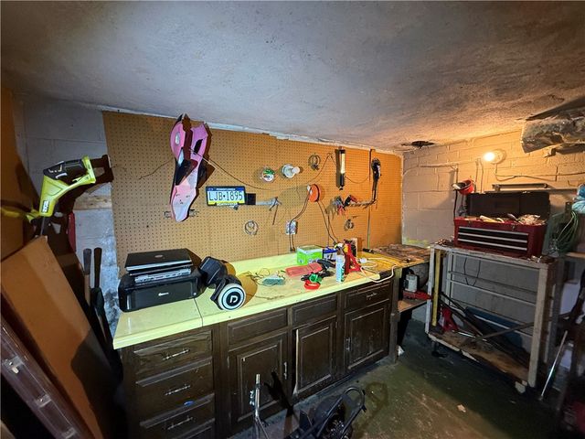 1948 Elmbrook Ln, Scott Twp, PA 15243