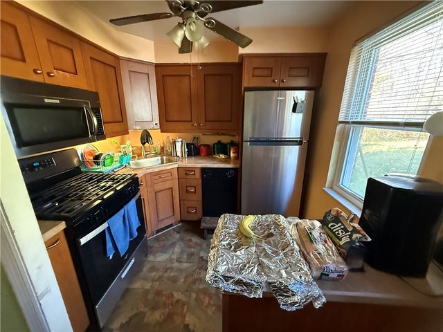 1948 Elmbrook Ln, Scott Twp, PA 15243