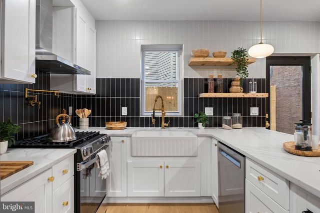 1613 N LAWRENCE ST, Philadelphia, PA 19122