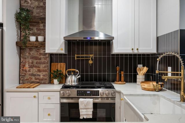 1613 N LAWRENCE ST, Philadelphia, PA 19122