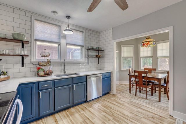 2530 N Grant BOULEVARD, Milwaukee, WI 53210
