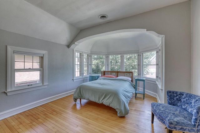 2530 N Grant BOULEVARD, Milwaukee, WI 53210