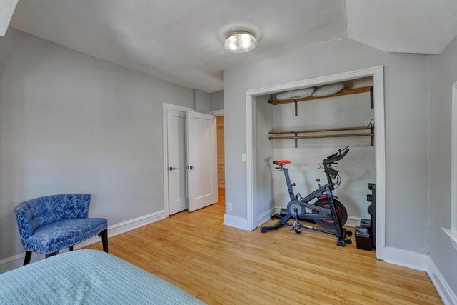 2530 N Grant BOULEVARD, Milwaukee, WI 53210
