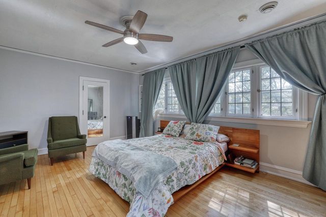 2530 N Grant BOULEVARD, Milwaukee, WI 53210