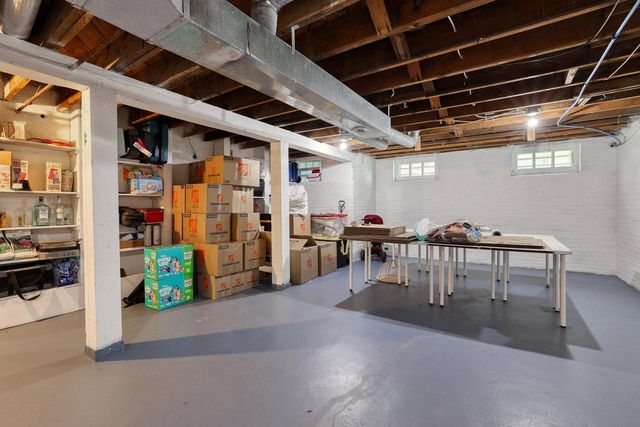 2530 N Grant BOULEVARD, Milwaukee, WI 53210