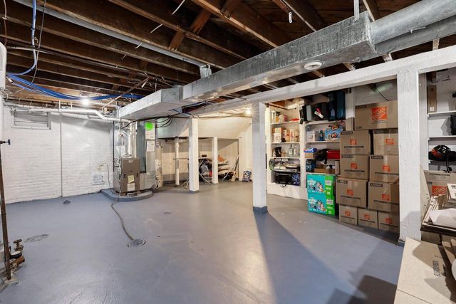 2530 N Grant BOULEVARD, Milwaukee, WI 53210