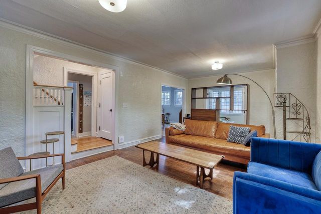 2530 N Grant BOULEVARD, Milwaukee, WI 53210