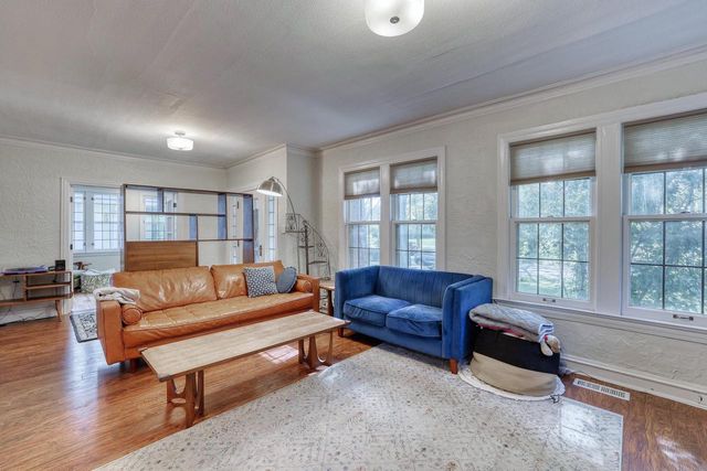 2530 N Grant BOULEVARD, Milwaukee, WI 53210