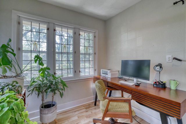 2530 N Grant BOULEVARD, Milwaukee, WI 53210