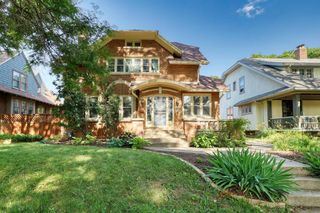 2530 N Grant BOULEVARD, Milwaukee, WI 53210